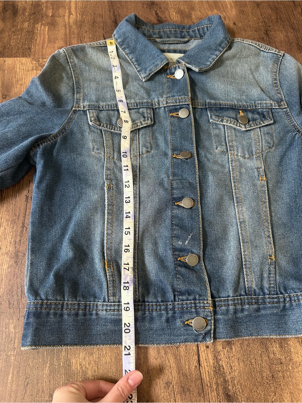 Women’s M upcycled Blue Denim Crop Jacket with Floral Embroidered Back Panel - Picture 4 of 11